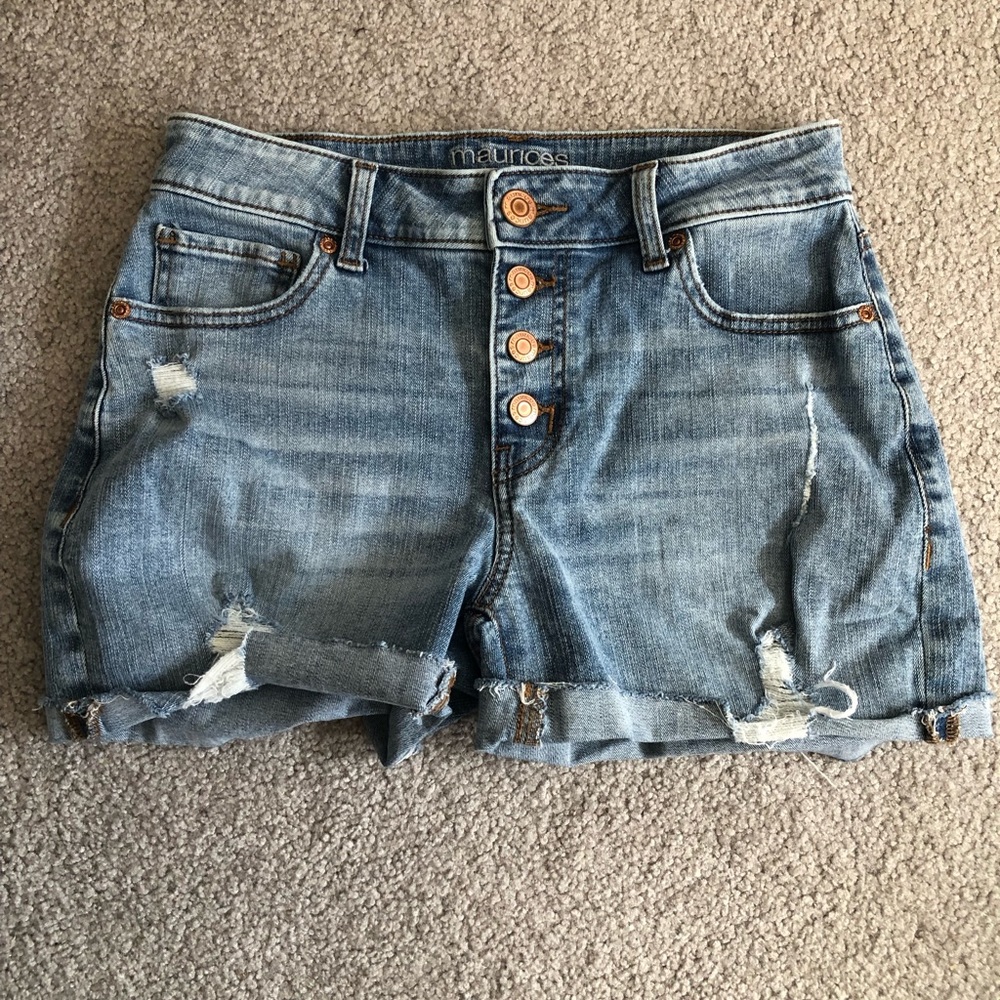 Maurice’s shorts. Size 6. Rarely worn. Good condition.